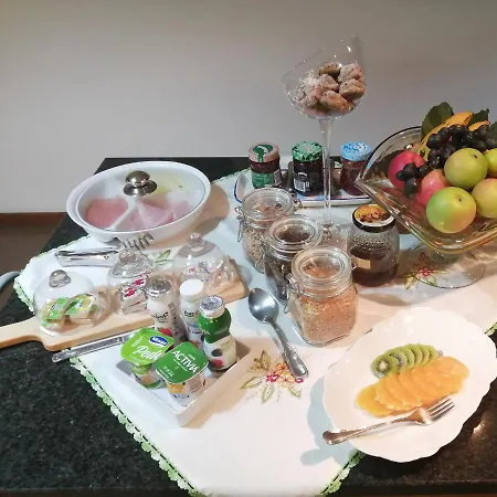 Terreno Mimosas ホームステイ アヴェイロ