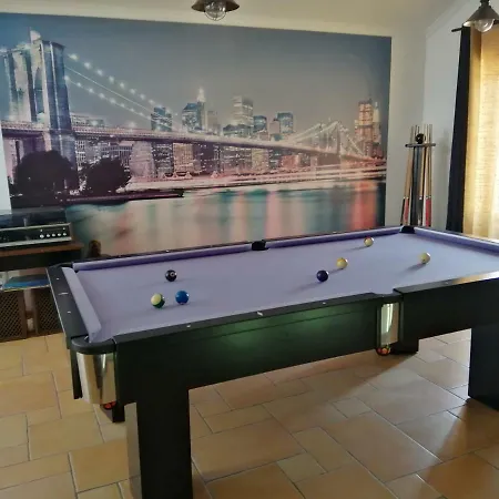 Terreno Mimosas ホームステイ アヴェイロ